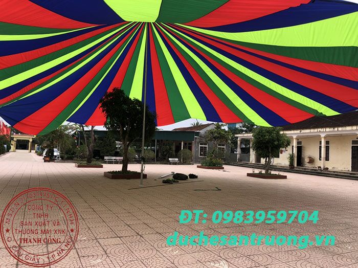 du-troi-su-kien-che-nang-mua Dù tròn sự kiện trường học